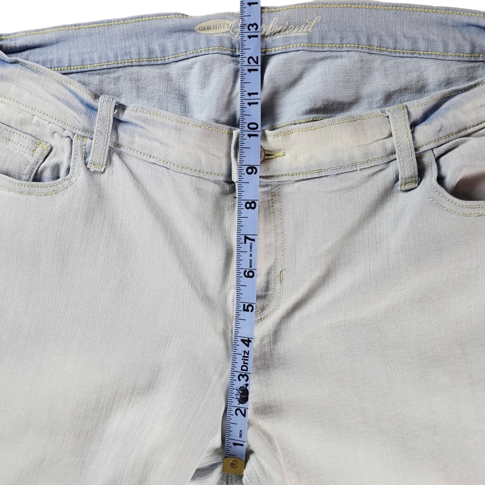 Old Navy Boyfriend Light Wash Distressed Stretch Jeans Women's Size 14 - Picture 15 of 15